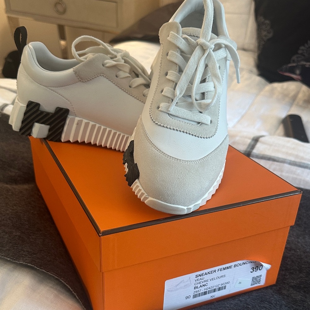 Hermes White and Black Women's bouncing Sneakers
